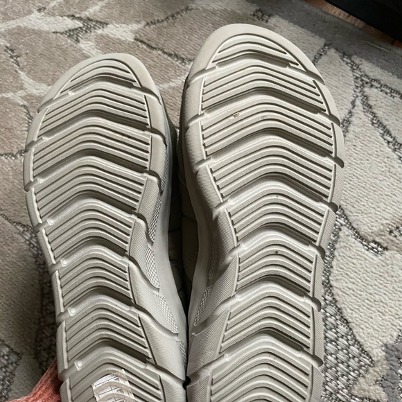 Skechers puffy slipper shoe  women’s sz 9.5 - Picture 2 of 5